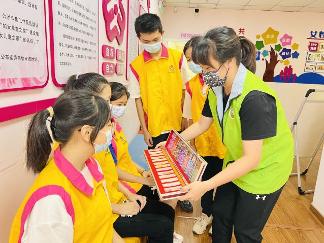 三鄉(xiāng)鎮(zhèn)開展“護(hù)航成長(zhǎng)，青春拒‘毒’行”宣傳活動(dòng)圖片1.JPG