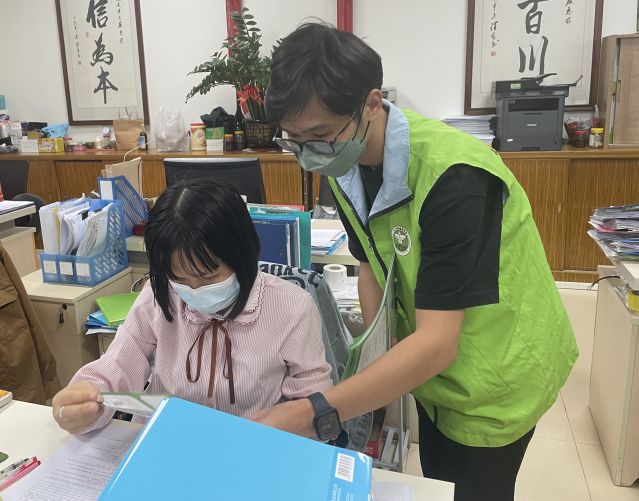 三鄉(xiāng)鎮(zhèn)開展“禁毒防艾進廠企，筑牢拒毒防護墻”宣傳活動圖片1_副本.jpg