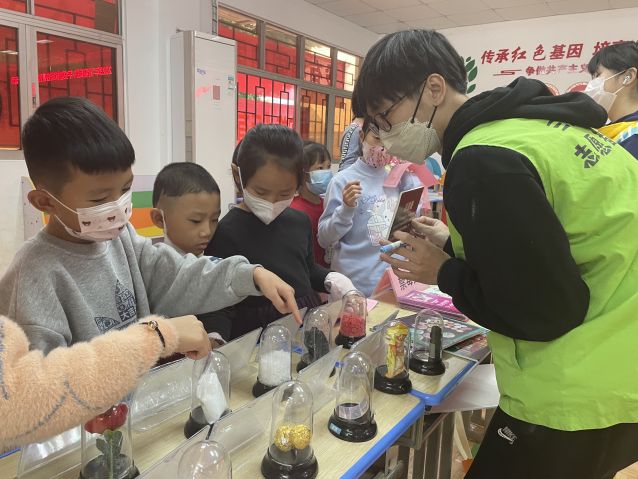 三鄉(xiāng)鎮(zhèn)開展“揚(yáng)眉‘兔’氣賀新春，禁毒相伴過新年”活動(dòng)圖片2.JPG