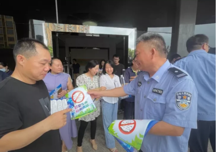 禁毒宣傳進(jìn)企業(yè)，攜手共筑防毒墻349.png